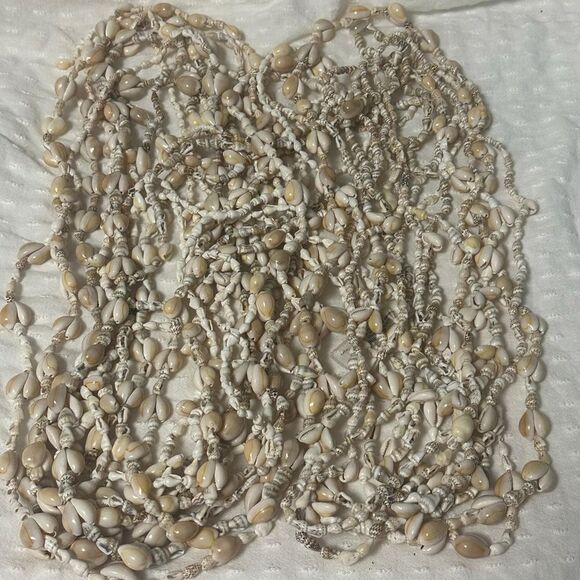 J259 Bulk Bundle of 20 Shell Necklaces - Picture 1 of 3